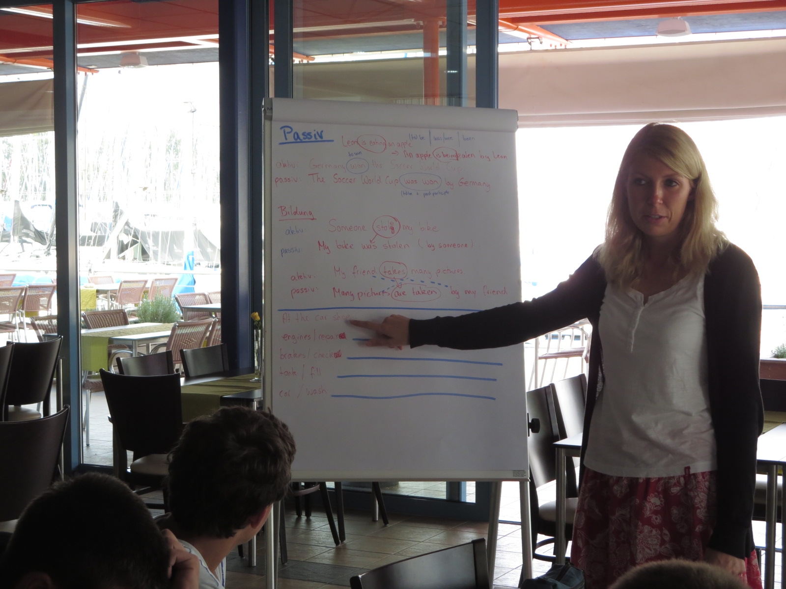 Englischtraining am Flipchart im Camp